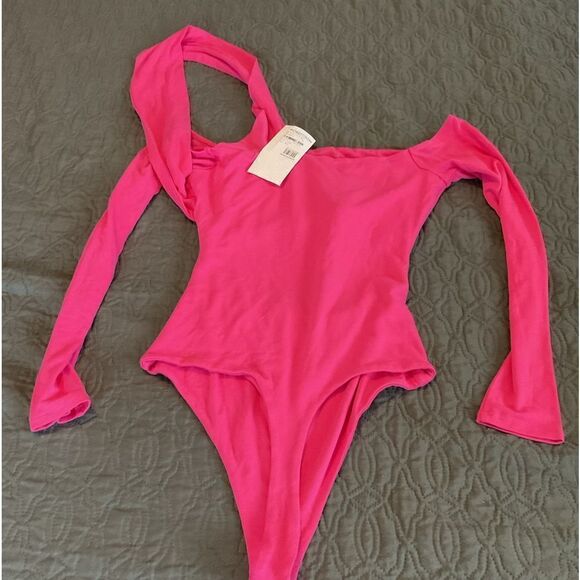 Naked Wardrobe Raspberry Pink Off the Shoulder Cut Out Bodysuit Size L - Picture 6 of 7